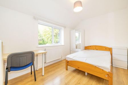 6 bedroom semi-detached house to rent - Photo 4