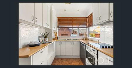 Oversized Three Bedroom Apartment With Harbour Views - Photo 3