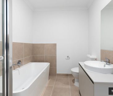 45 Curbridge Drive, Donnybrook, Vic 3064 - Photo 5