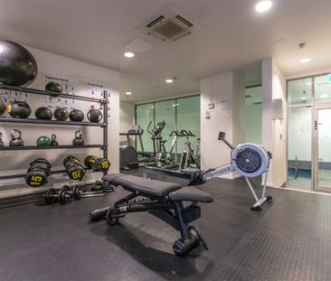 Fully furnished 2 bedroom in Soho - Photo 1