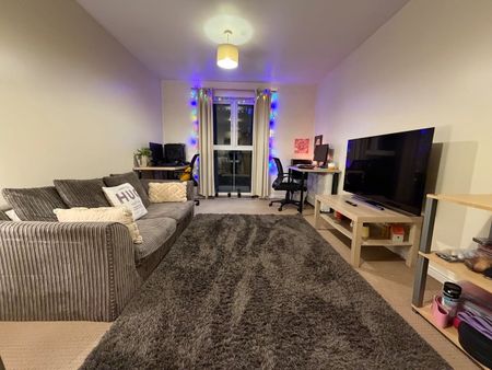 1 Bed Flat, Rosida Gardens, SO15 - Photo 2
