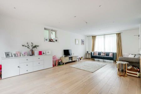 5 Bedroom House To Let - Photo 4