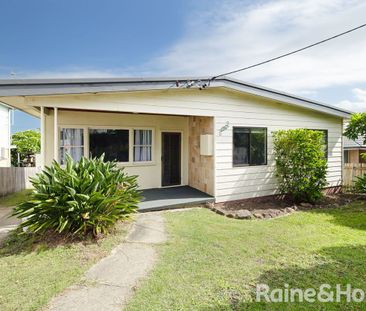 UPDATED THREE BEDROOM HOME IN CENTRAL LOCATION - Photo 6
