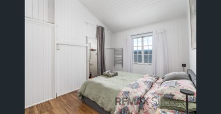 Refreshed Move-In Ready Furnished Home in Sought-After Newtown - Photo 3