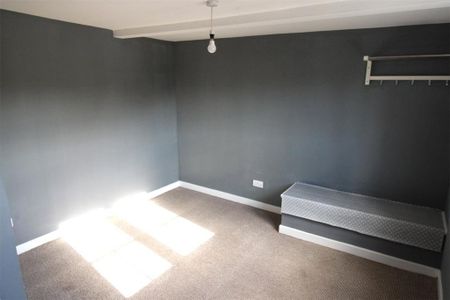 2 bedroom end of terrace house to rent - Photo 5
