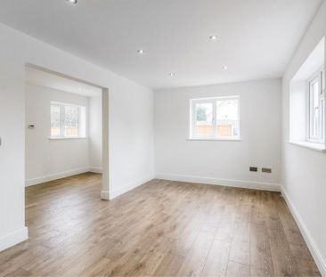 3 bedroom end of terrace house to rent - Photo 3