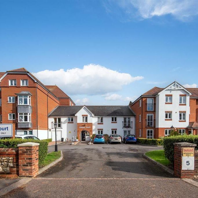 2 bedroom retirement property to rent - Photo 1