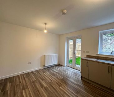 3 bedroom semi-detached house to rent - Photo 5
