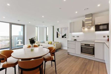 Ideal for Families & Sharers Alike. Well-Proportioned Three Double Bedroom, Two Bathroom 23rd Floor Apartment with Incredible Views! - Photo 2