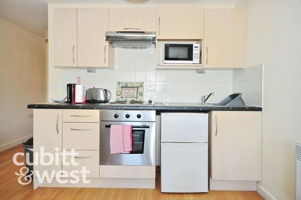 Studio to rent - Photo 1