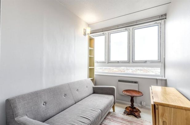 3 Bed Flat, Strasburg Road, SW11 - Photo 1