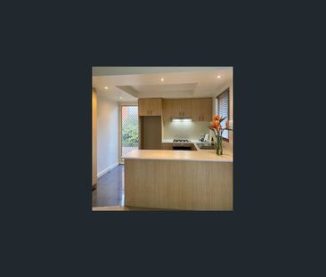 Ideally located Tidy Apartment - Photo 5