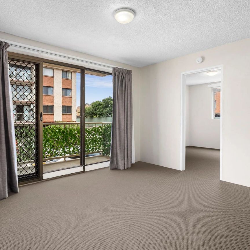 Bright One Bedroom Unit in Prime Queanbeyan Location - Photo 1