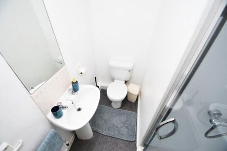 5 bedroom flat to rent - Photo 2