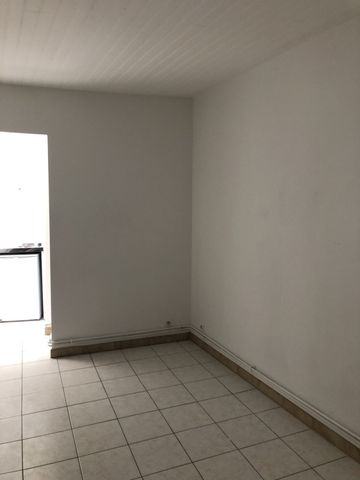 T1 à louer - Non Meublé - 12 Rue Saint Spire , 91100 Corbeil Essonnes - Photo 4