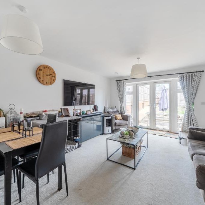 3 bedroom semi-detached house to rent - Photo 1