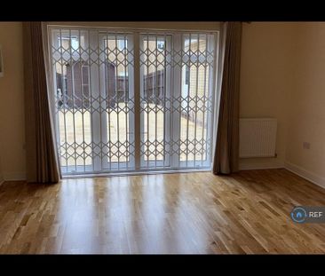 4 bedroom semi-detached house to rent - Photo 1