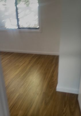 Elizabeth Vale - Photo 1