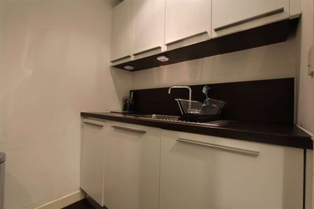 AVAILABLE NOW | Fully Furnished | Studio Apartment | Deansgate Area | Great Transport Routes & Walking Distance to the City Centre - Photo 4