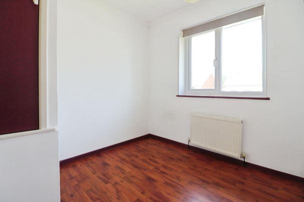 Alderbury Road West, Langley - Photo 1