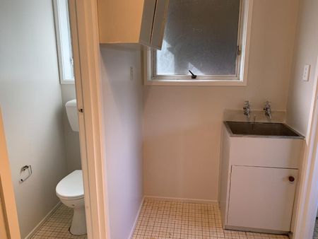 Quiet Glenview Home - Photo 5