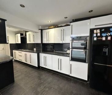 4 bedroom terraced house to rent - Photo 6