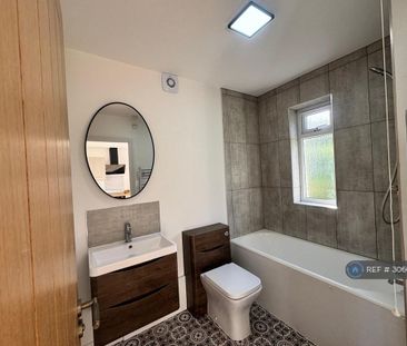 3 bedroom semi-detached house to rent - Photo 6