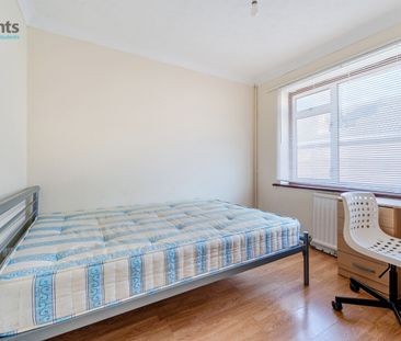 4 bedroom semi-detached bungalow to rent - Photo 2