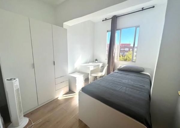 Calle León, Getafe, Community of Madrid 28903