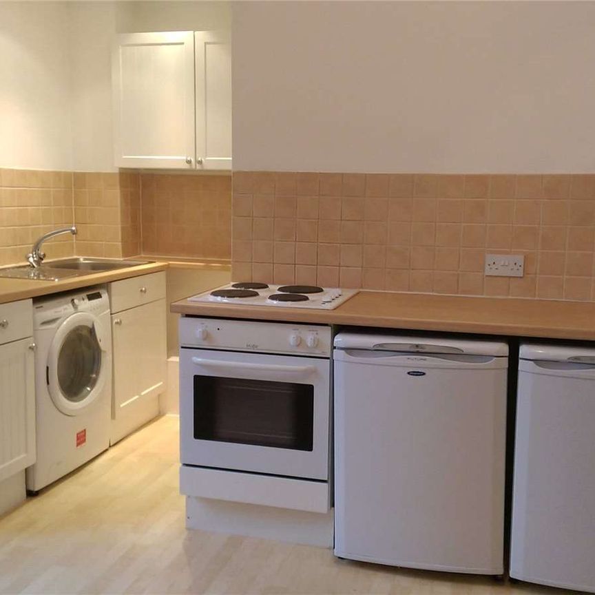 A one bedroom first floor apartment to rent with an allocated parking space. - Photo 1