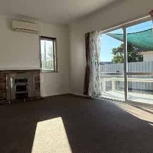 Charming 2 Bedroom Home in Central Papakura - Photo 1