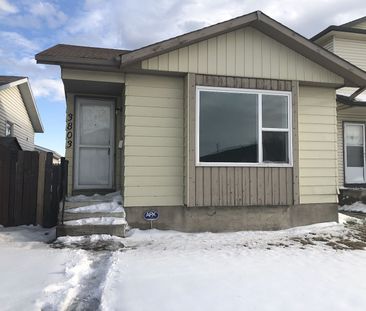 3803 44 Avenue Northeast, Calgary - Photo 2