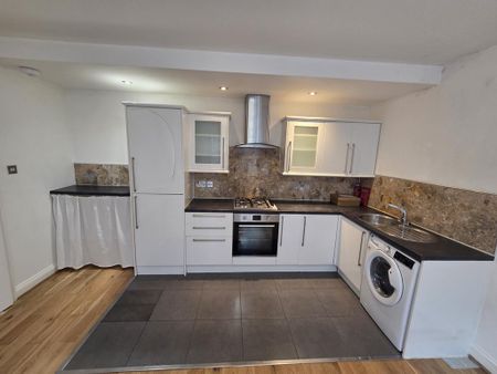 2 bedroom flat to rent - Photo 2