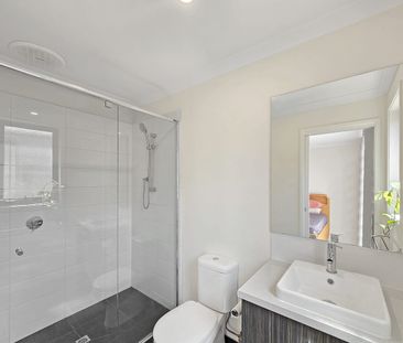 Double Side-Gate Access & Seamless Indoor–Outdoor Living - Photo 2