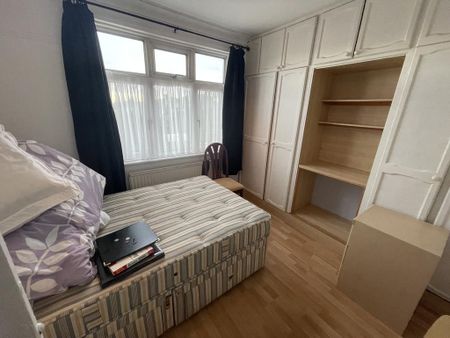 4 bedroom terraced house to rent - Photo 3