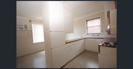 Updated 3 bedroom home. - Photo 4