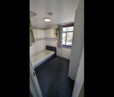 Room in a Shared House, Shrewsbury Road, E7 - Photo 5