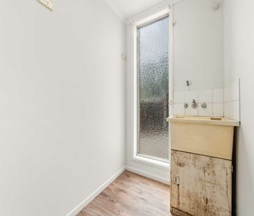 New Carpeted 2 Bedroom Unit with Balcony | $400pw Until 02/07/2026 ... - Photo 6