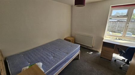 4 bedroom terraced house to rent - Photo 4