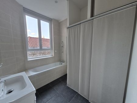 Location Appartement 3 pièces 85m² LILLE 59000 - Photo 5