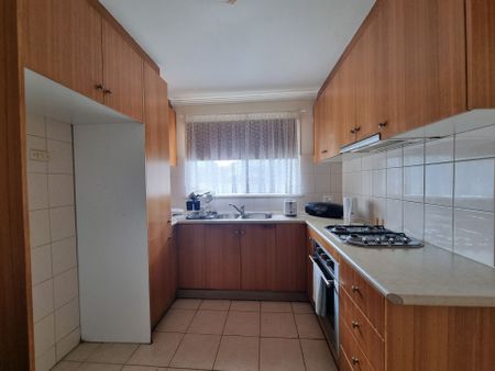 Neat 2 Bedroom Unit in a Great Spot! - Photo 5