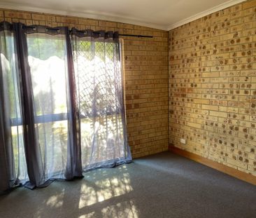 Two bedroom unit with A/C - Photo 2