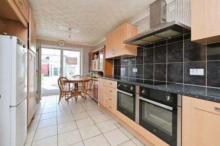 3 bedroom property to rent - Photo 2