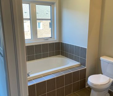 For Lease - 51 Pearman Crescent, Brampton, Ontario - Photo 6