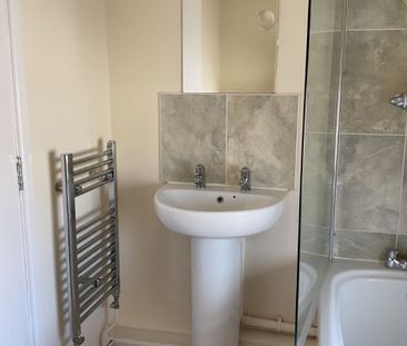 Private First Floor One Bedroom Flat for Rent in a - Photo 5