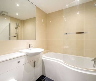 A spacious modern apartment set in vibrant Sevenoaks - Photo 4