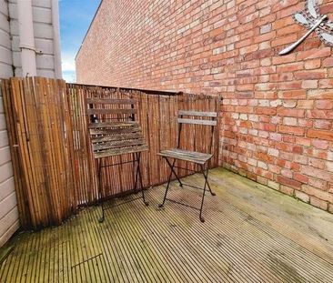 High Street, Rushden, NN10 - Photo 2