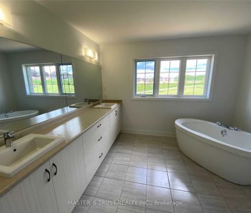 For Lease - 102 Frank Kelly Drive, East Gwillimbury, Ontario - Photo 5