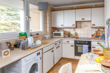 3 bedroom flat to rent - Photo 3