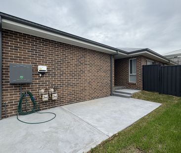 Near New 2 bedroom duplex - Photo 5